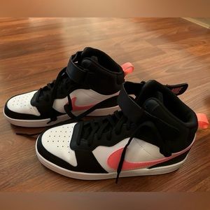 Court Mid Borough Youth 7